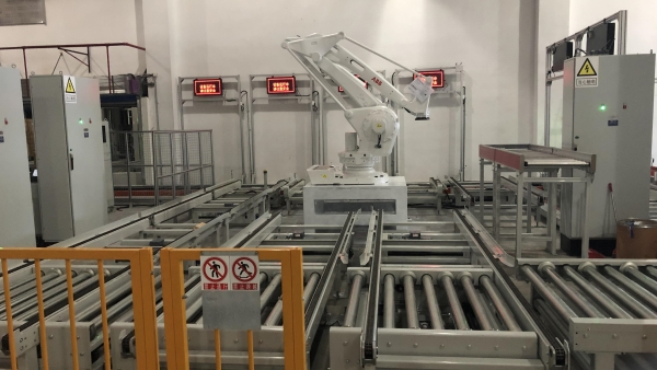 拆垛案例-老牌药企机器人拣选项目