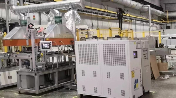 上下料-韩国电机生产企业注塑机供料